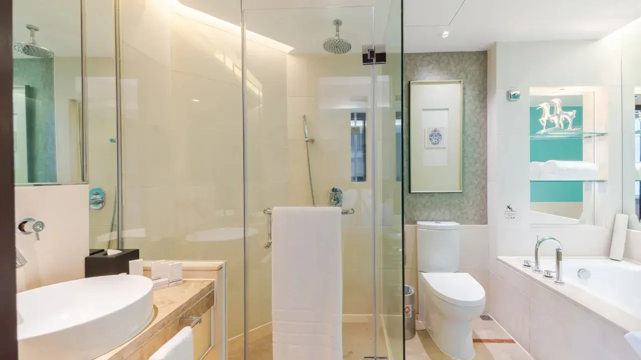 Pan Pacific Xiamen bathroom with bathtub and shower