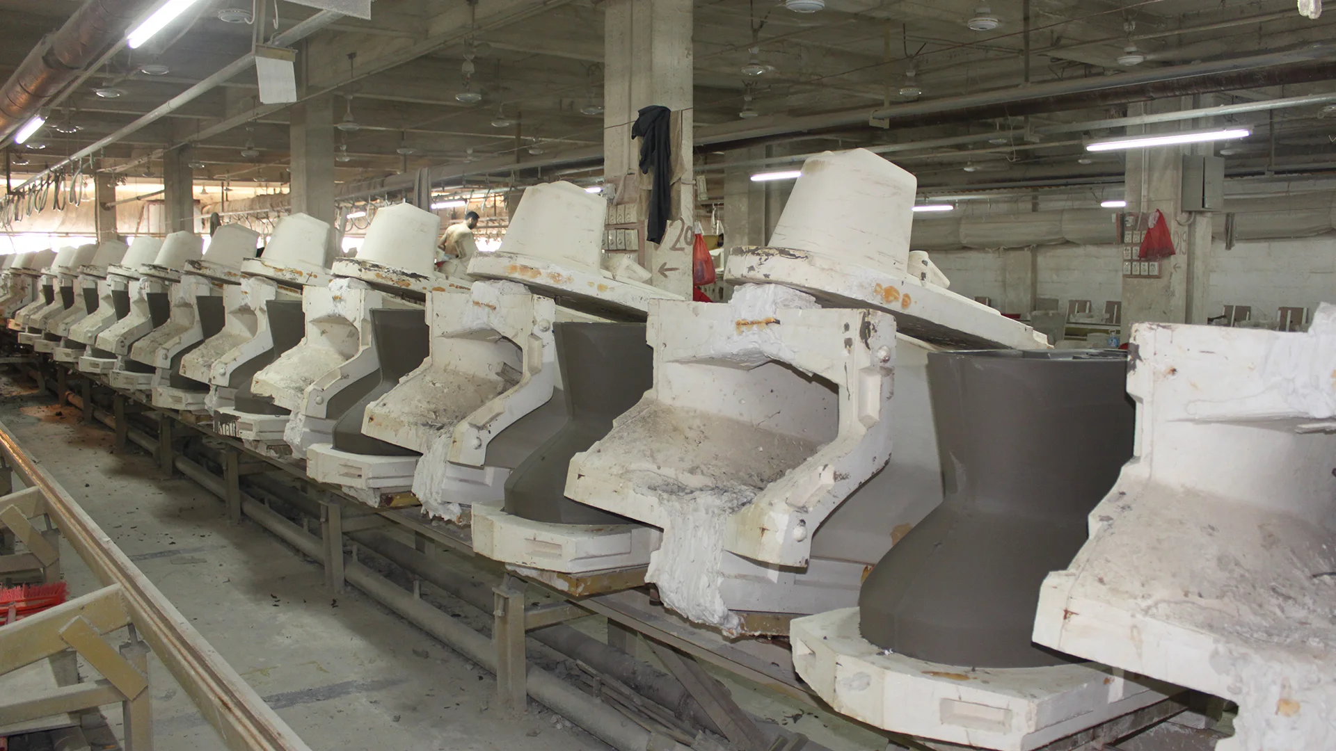 Ceramic sanitary ware body forming