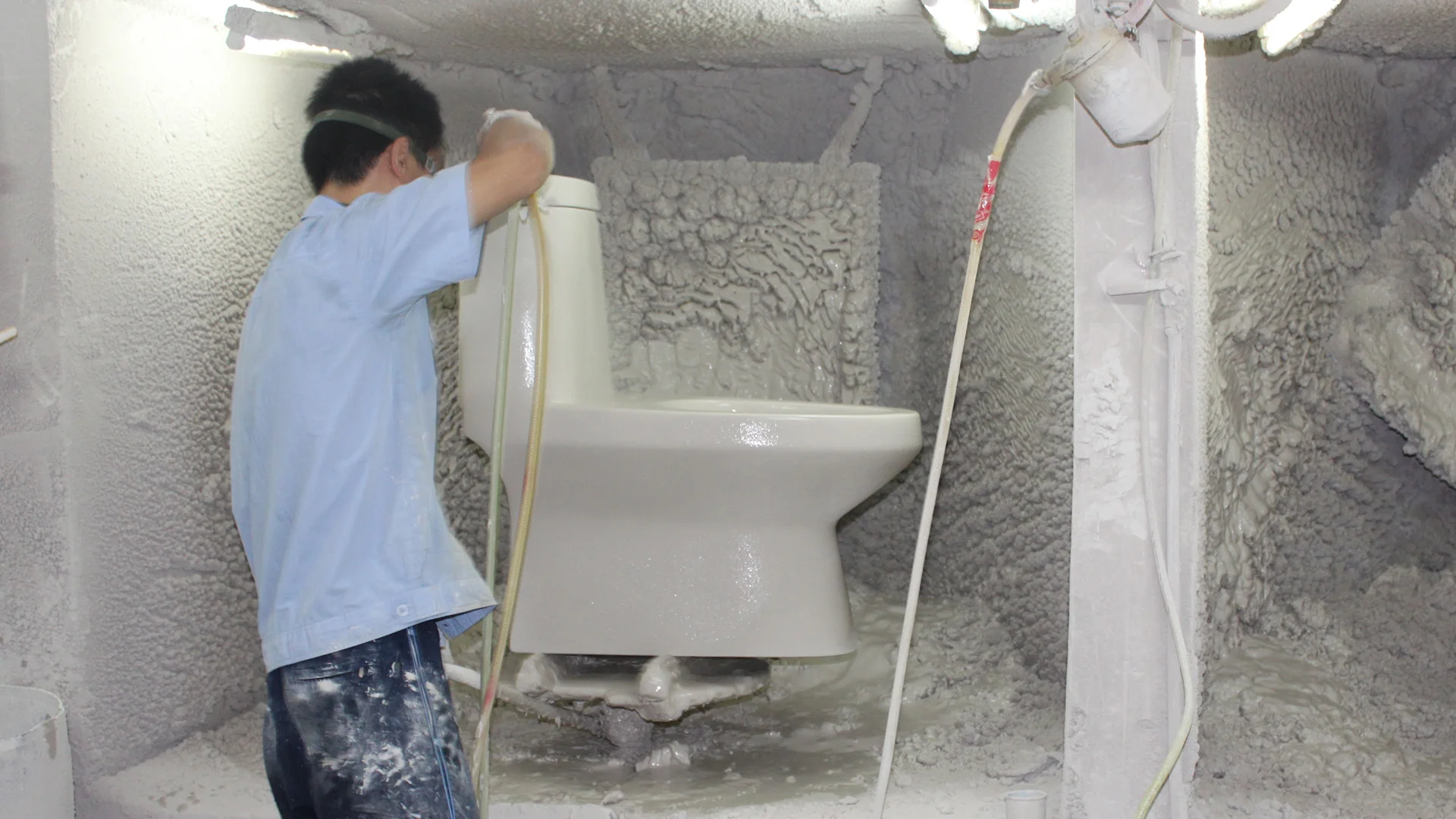 Ceramic sanitary ware body glazing