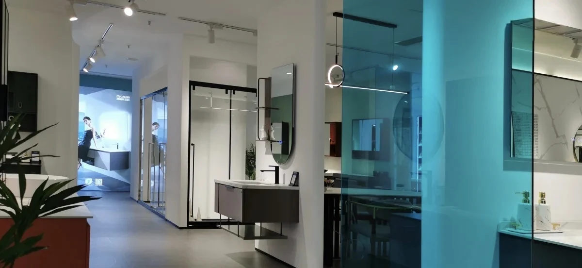 Showroom Entrance & Core Showcase