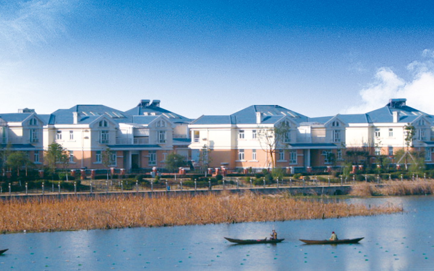 Wuhan Dongfeng Sunshine City French Village villa development