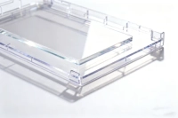 Alta transparencia, excelente resistencia al impacto y resistencia al calor, ideal para componentes ópticos, carcasas de dispositivos electrónicos y lentes automotrices.