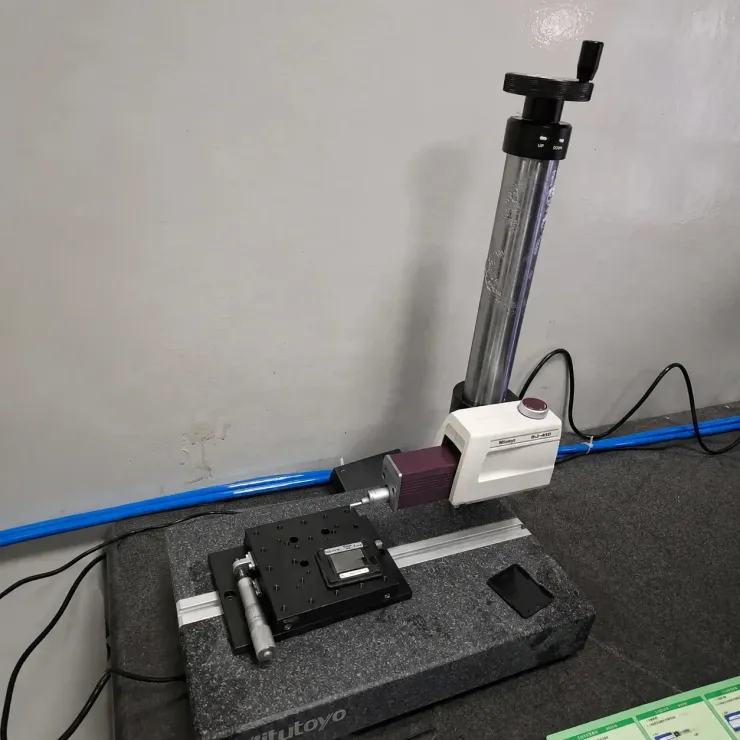 Surface measurement equipment