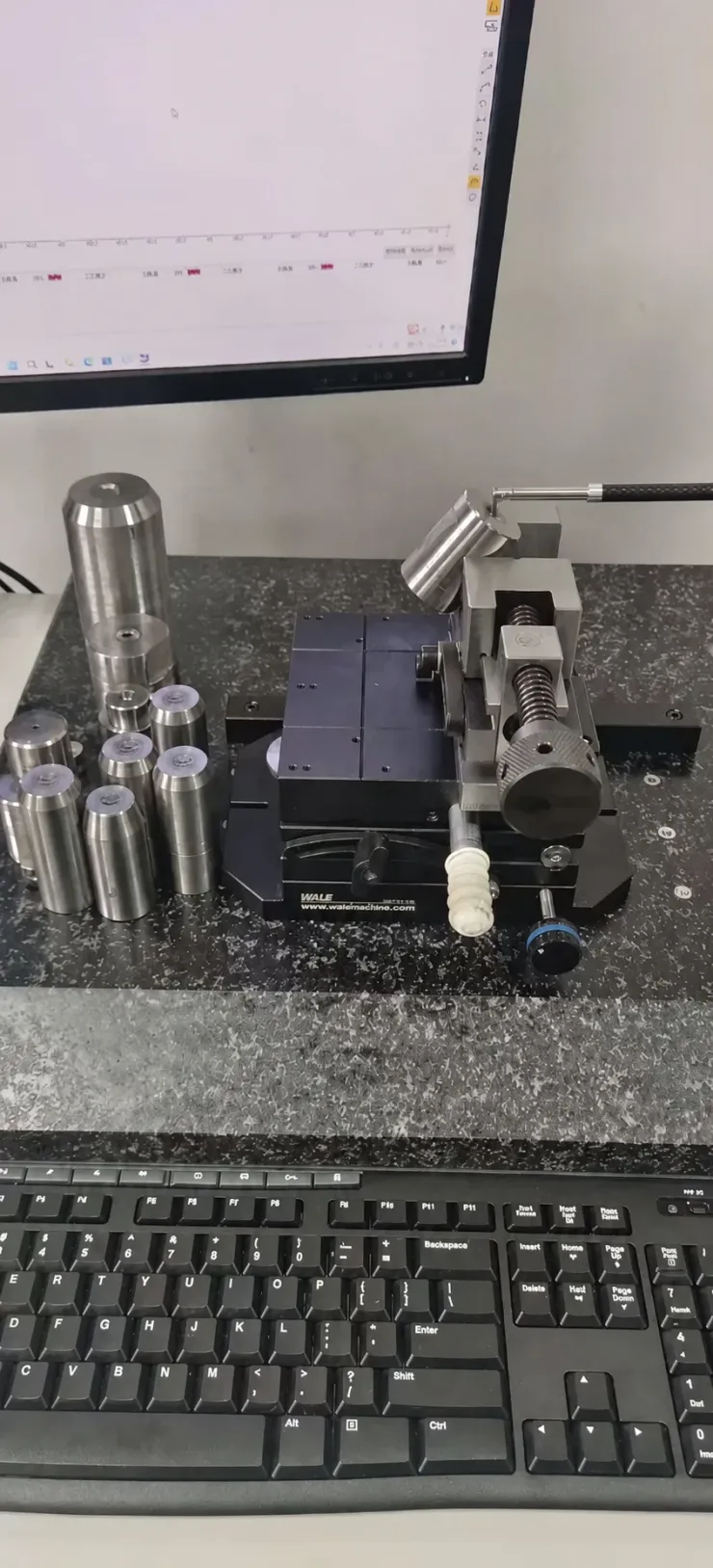 Surface roughness tester