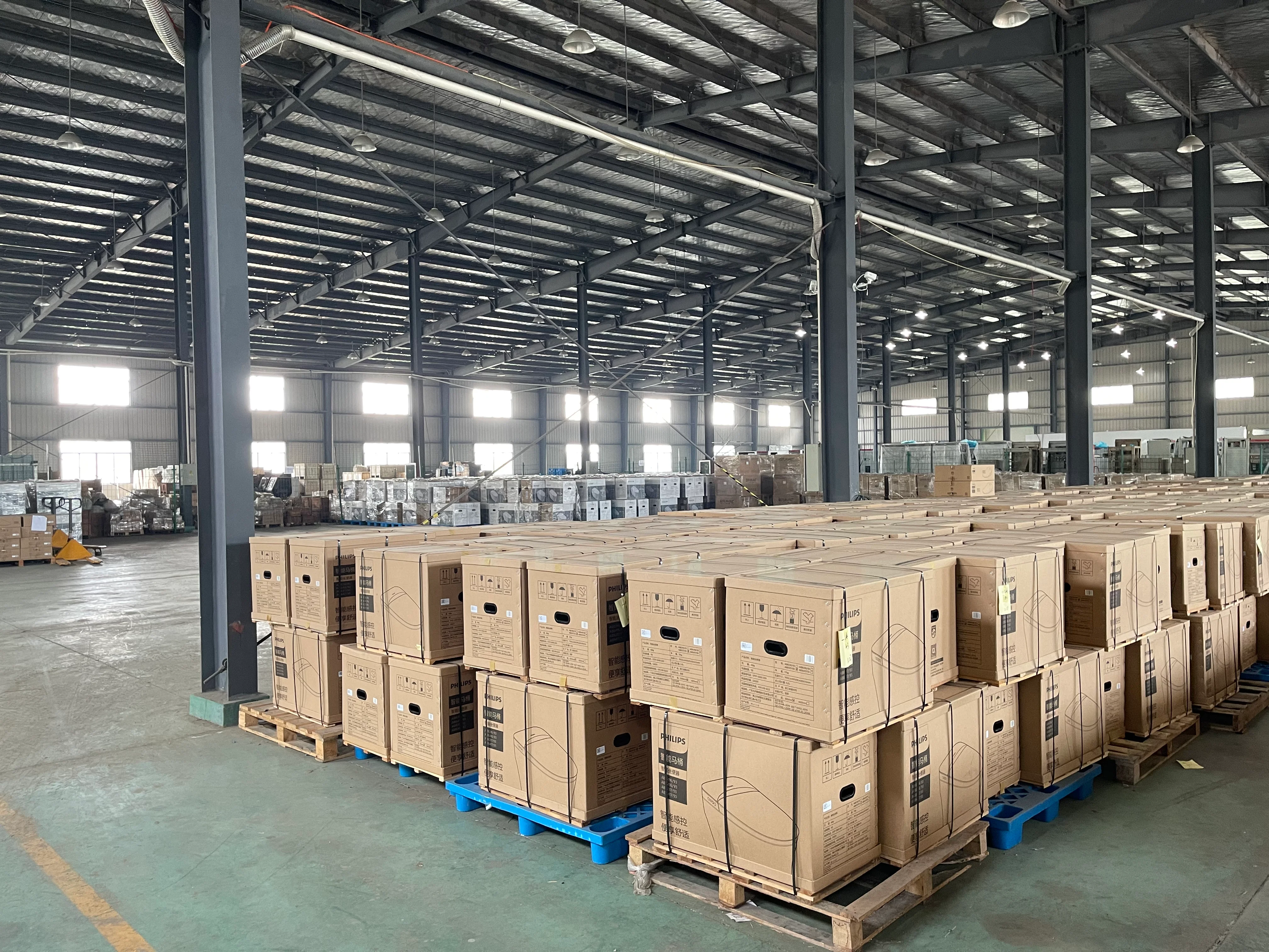Organized packaging line for export shipment