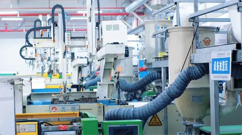 9 Injection molding machines workshop