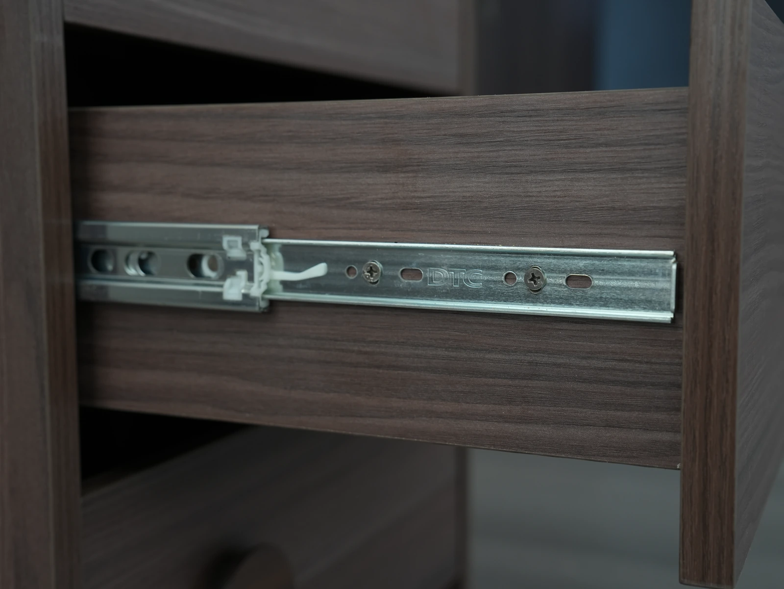 Mid-Century Four-Drawer Storage Cabinet E5005 detail 6