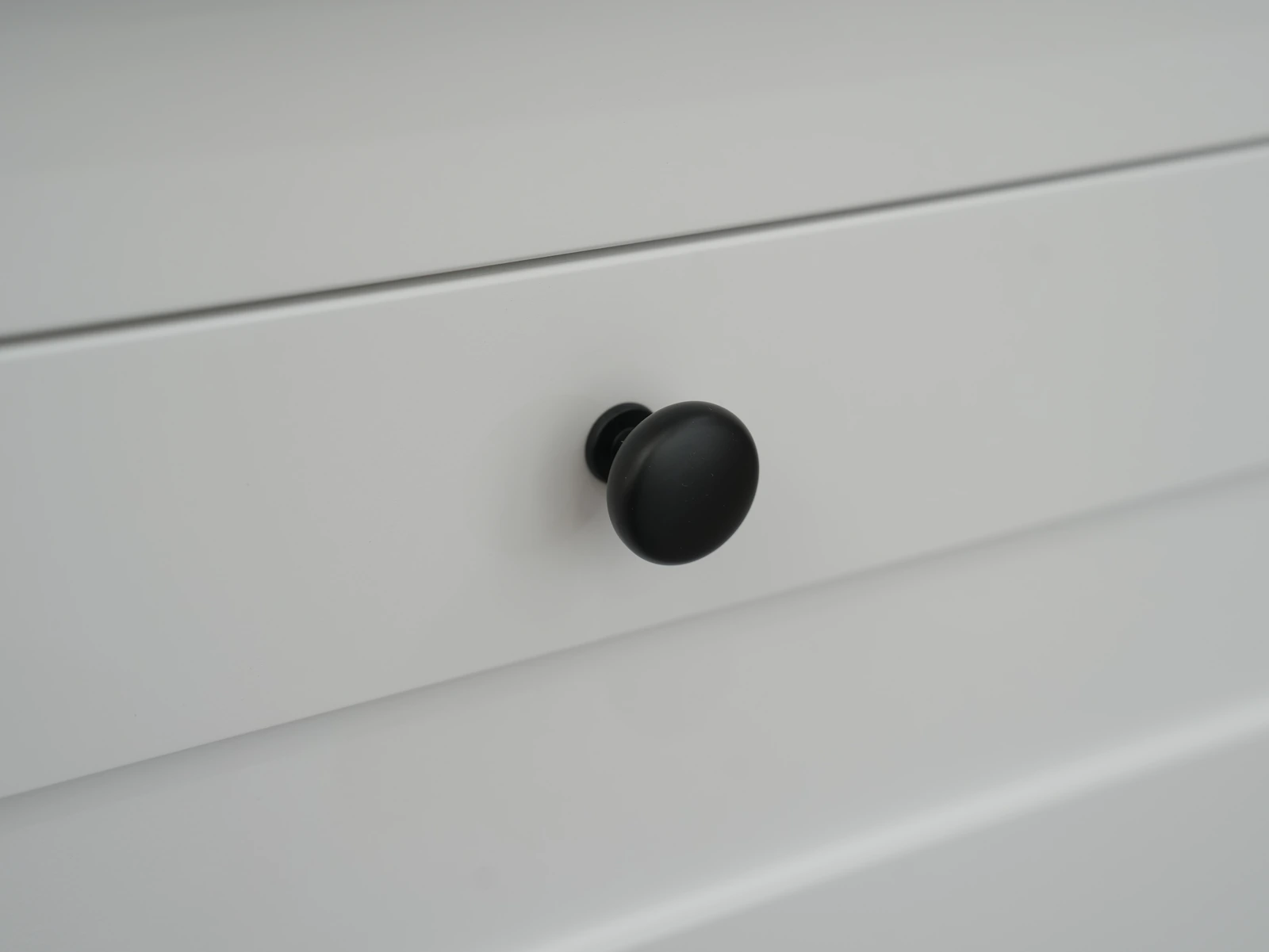 White Six-Drawer Cabinet E5002 detail 1