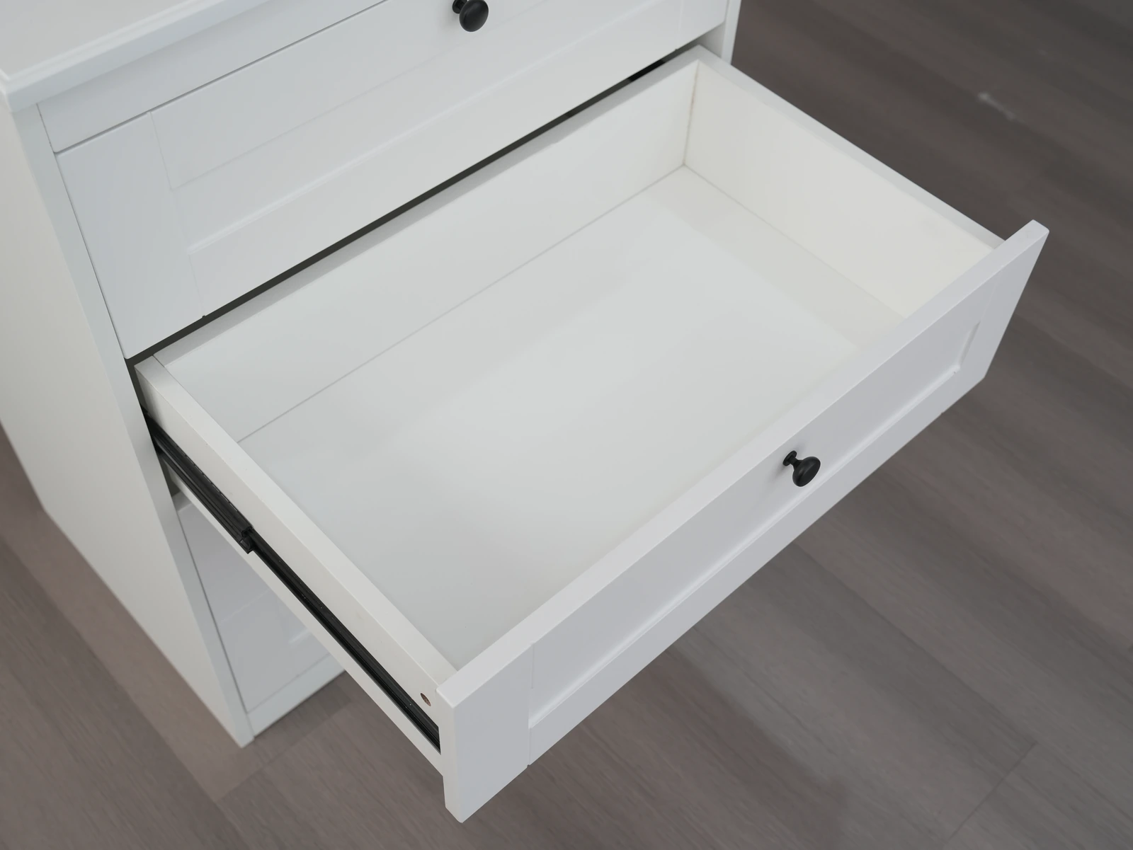 Modern Four-Drawer Storage Chest E5004 - Open Drawers