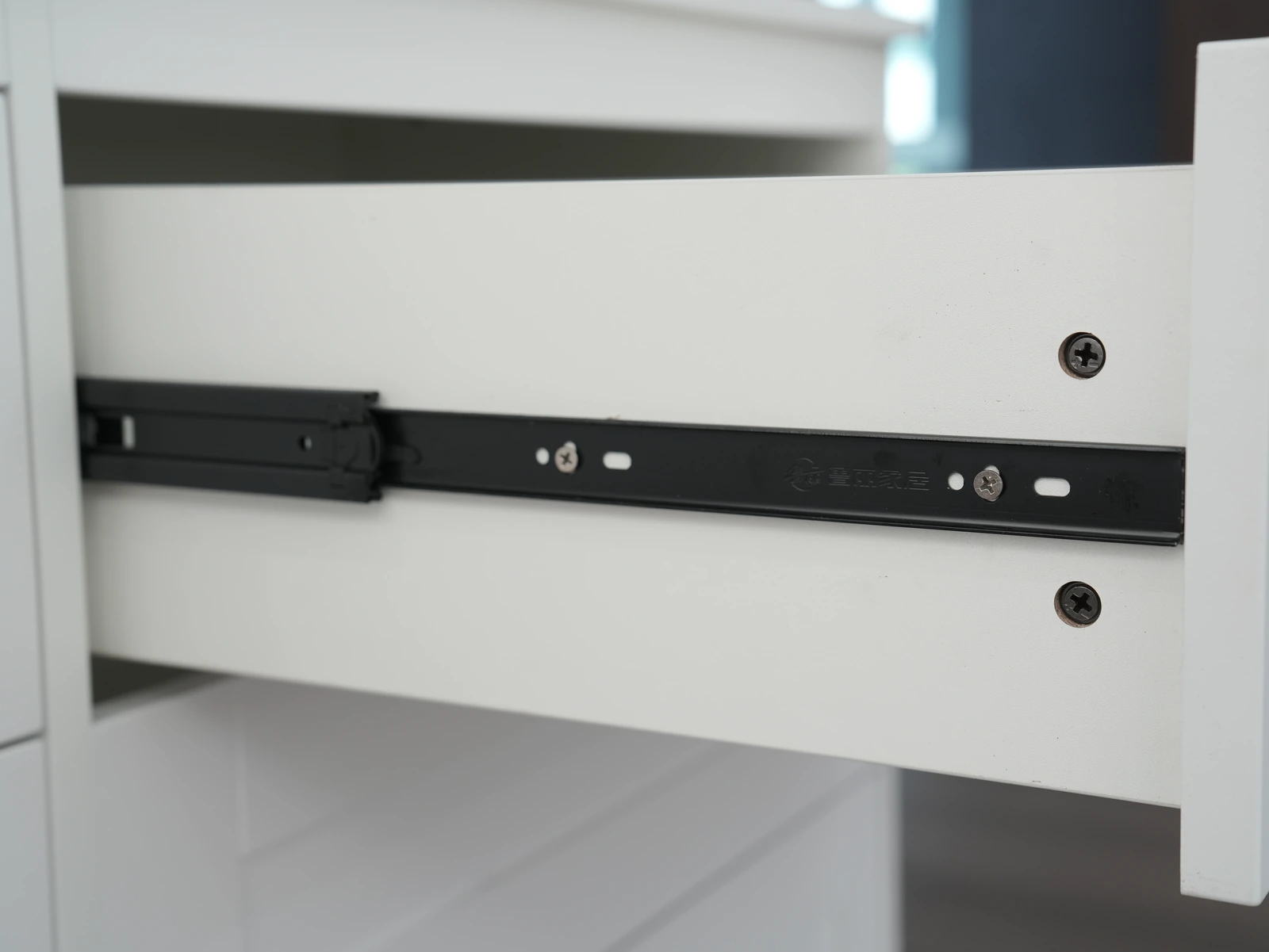 White Six-Drawer Cabinet E5002 detail 3