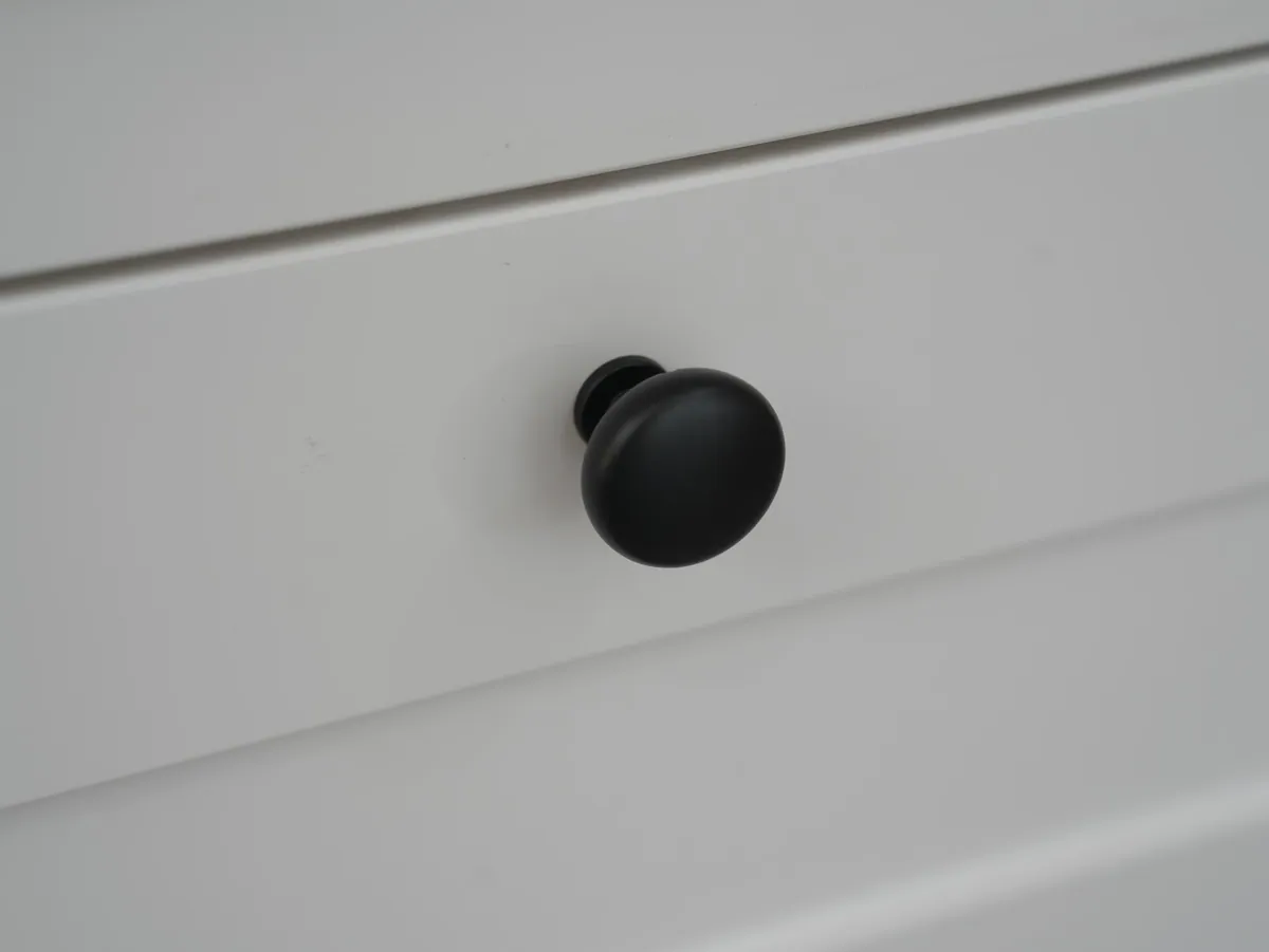 Minimalist White 3-Drawer Storage Dresser E5006 detail 3