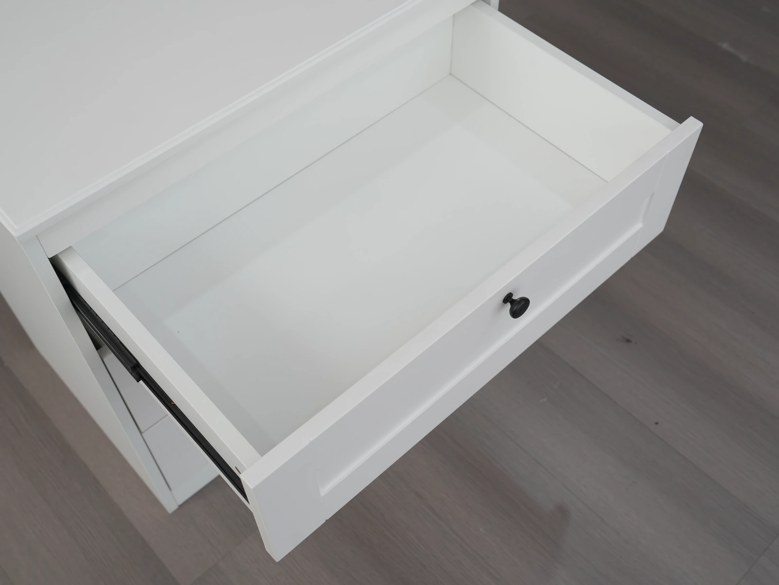 Minimalist White 3-Drawer Storage Dresser E5006 detail 5