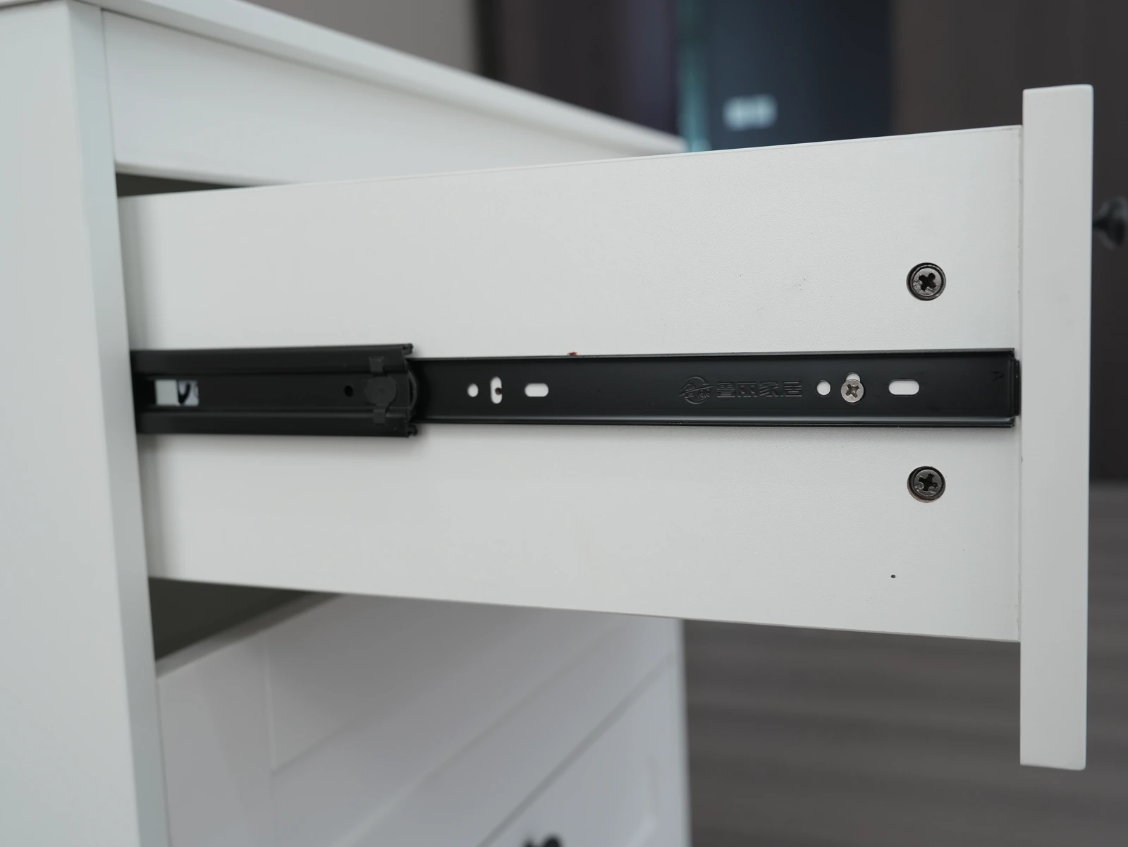 Minimalist White 3-Drawer Storage Dresser E5006 detail 4