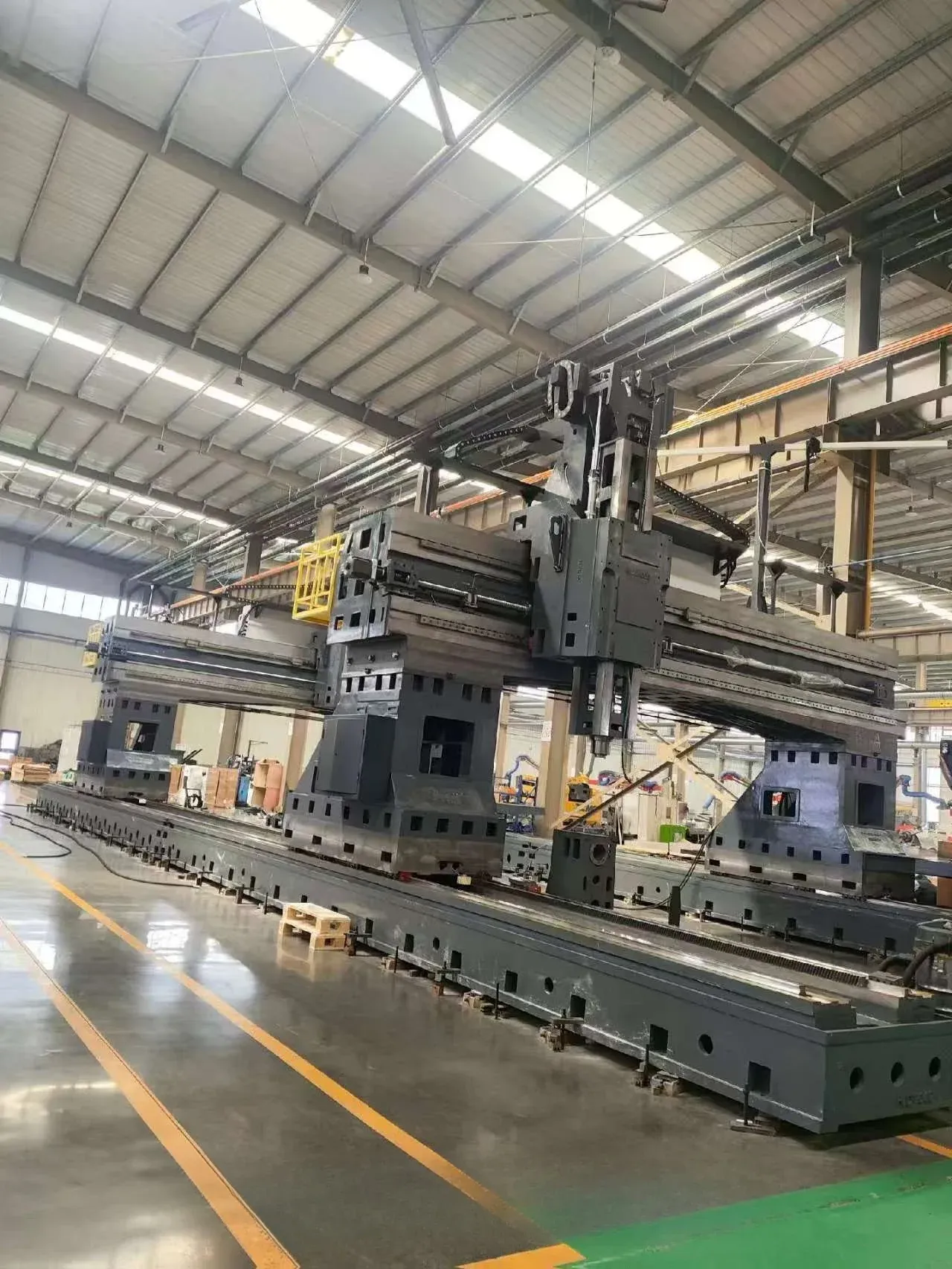 5-Axis Gantry CNC Machining Center at Axiom Molds