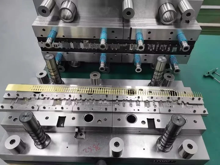 0.35mm Pitch Server B2B Connector Mold