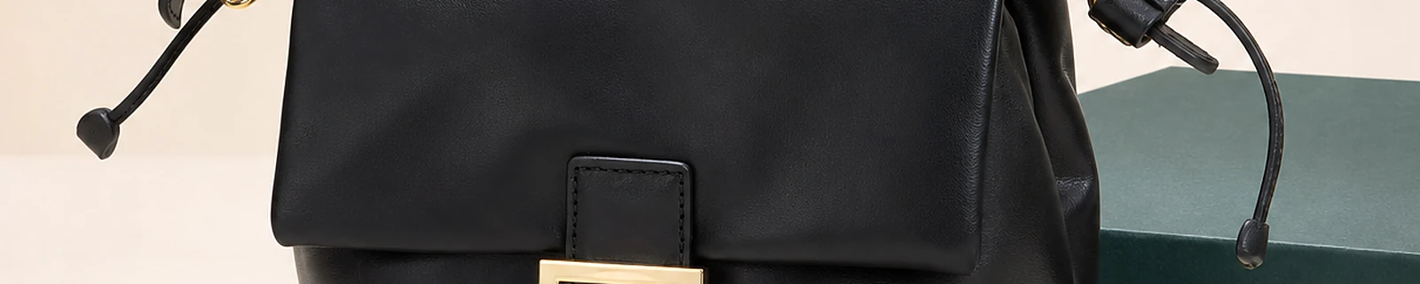 BLOOM-403 close-up showing noir box-bag panels edges and hardware