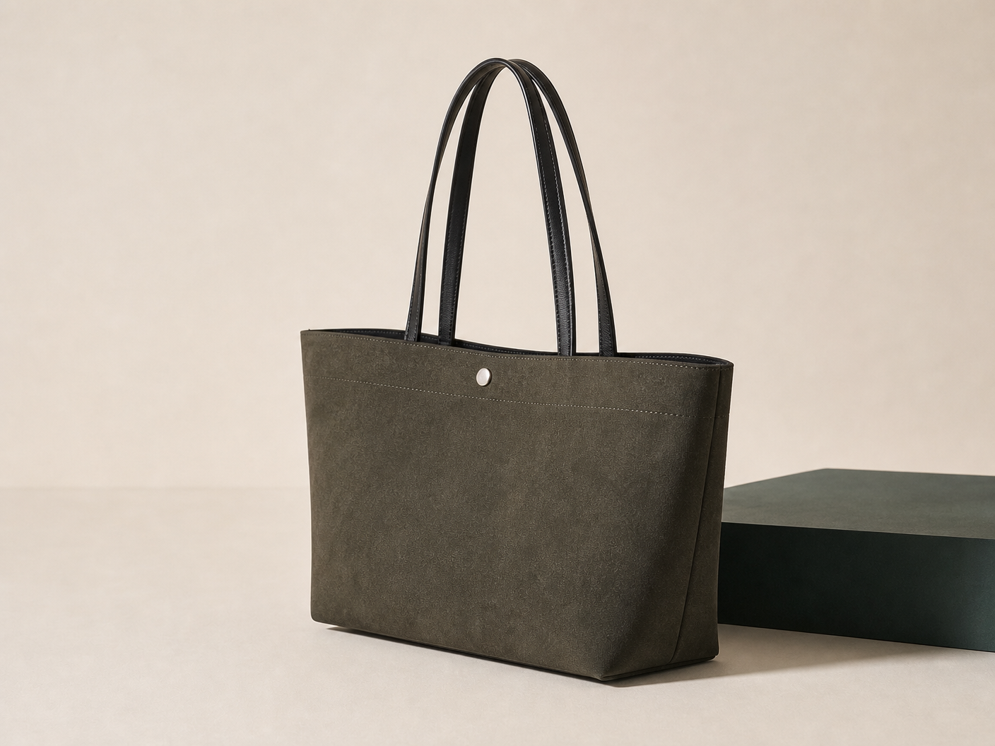 BLOOM-106 Moss East-West Shopper shown from a three-quarter side angle