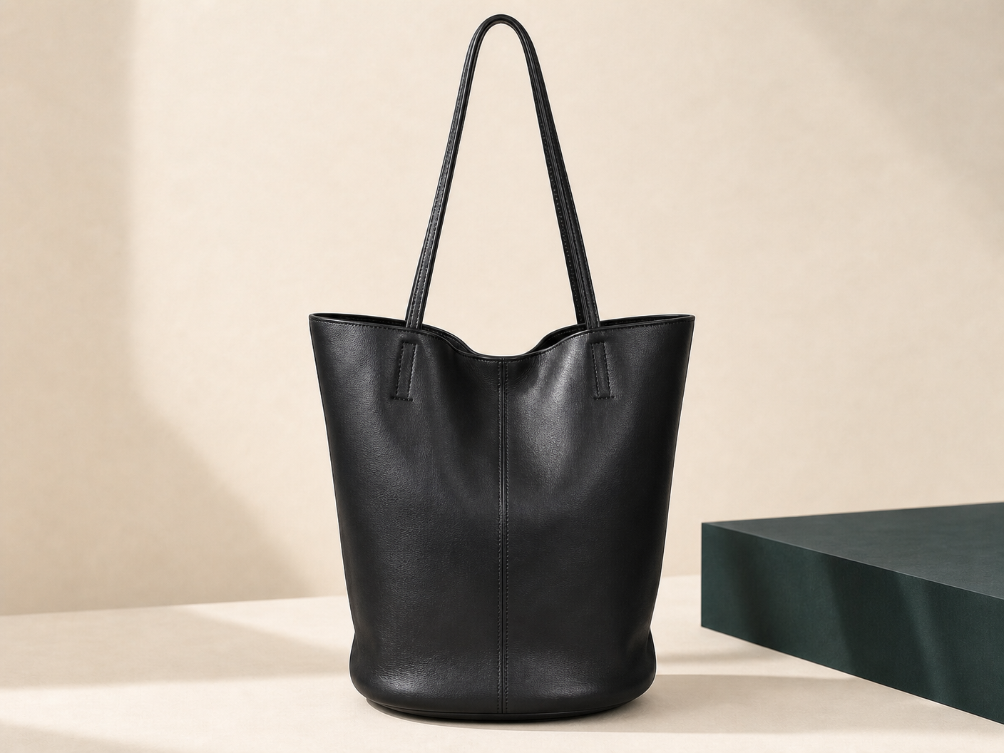 BLOOM-205 Large Soft Bucket Tote rear construction view