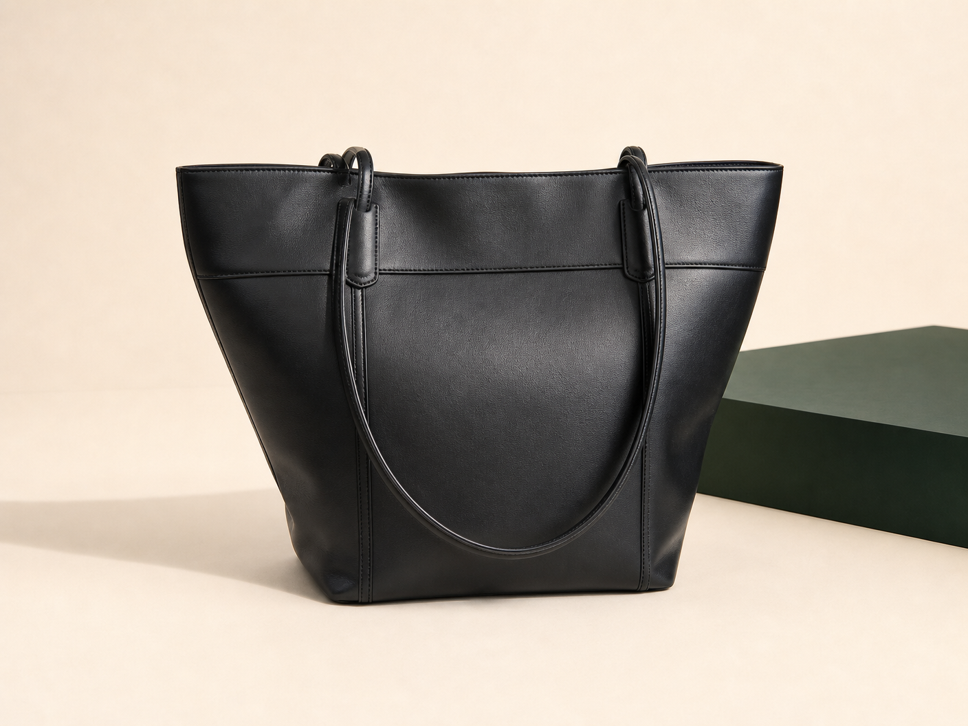 BLOOM-206 Compact Soft Tote rear construction view