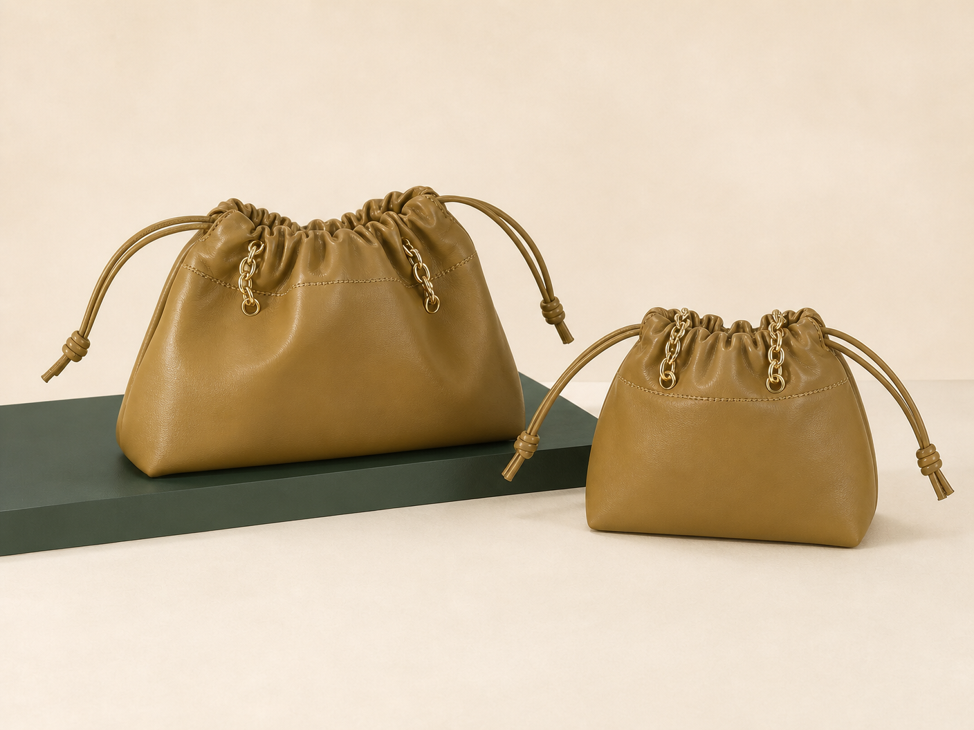 BLOOM-302 Chain Drawstring Collection rear construction view