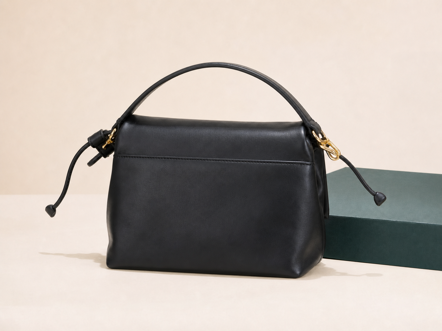 BLOOM-403 Noir Box Shoulder Bag rear construction view
